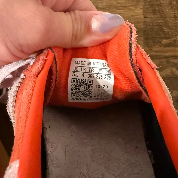 Adidas Sambas Coral and White Suede Sneakers sz 5.5 fits like US 6 - Picture 5 of 5